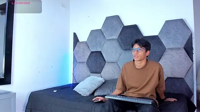 LiamKron online show from 04-09-26, 11:37