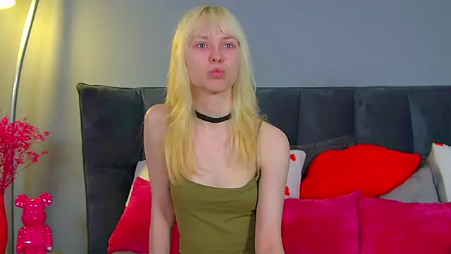 Snapshot of HannahHollis chatting on 05-13-26, 06:22 HannahHollis online show from 05-13-26, 06:22