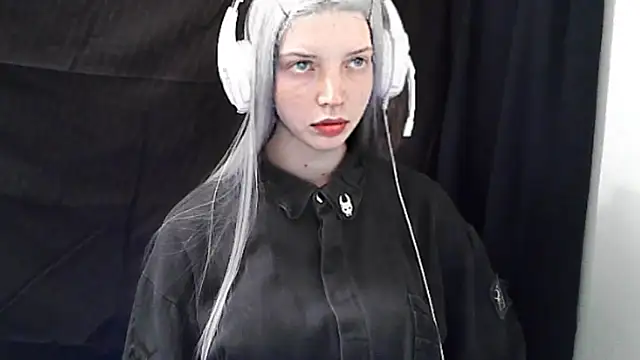 Snapshot of Crimson_Lady chatting on 05-26-26, 06:04 Crimson Lady online show from 05-26-26, 06:04