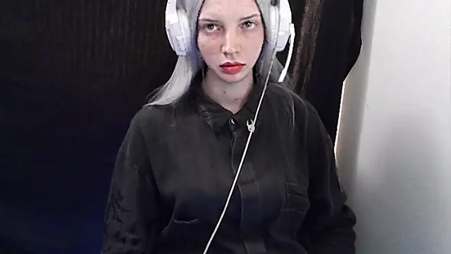 Snapshot of Crimson_Lady chatting on 05-31-26, 08:21 Crimson Lady online show from 05-31-26, 08:21