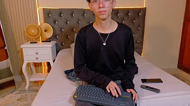 Twink Sebas7 online show from 07-02-26, 12:22