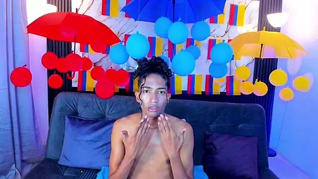 Snapshot of triiangel_latinboy chatting on 06-18-26, 12:09 triiangel latinboy online show from 06-18-26, 12:09