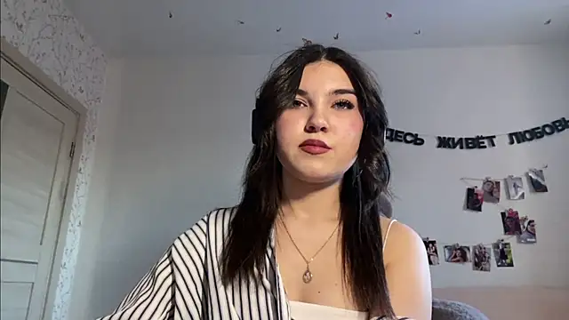 Snapshot of OtnimaRex chatting on 04-10-26, 03:17 OtnimaRex online show from 04-10-26, 03:17