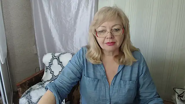 Snapshot of LavandaMay chatting on 04-29-26, 10:52 LavandaMay online show from 04-29-26, 10:52
