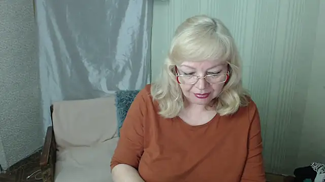 Snapshot of LavandaMay chatting on 05-15-26, 06:59 LavandaMay online show from 05-15-26, 06:59