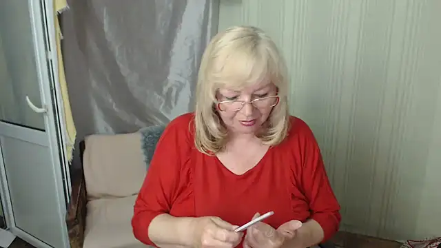 Snapshot of LavandaMay chatting on 05-19-26, 08:26 LavandaMay online show from 05-19-26, 08:26