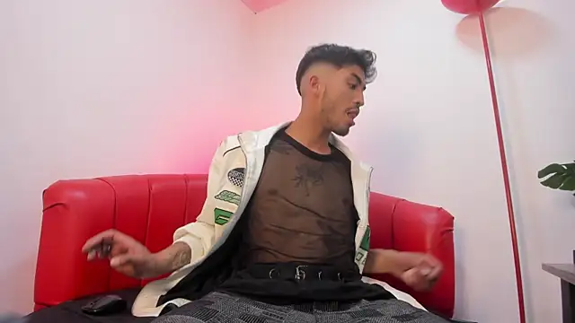 Snapshot of Aziel_Jenner chatting on 04-16-26, 04:13 Aziel Jenner online show from 04-16-26, 04:13