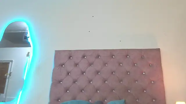 Snapshot of laurenlaine chatting on 06-07-26, 02:32 laurenlaine online show from 06-07-26, 02:32