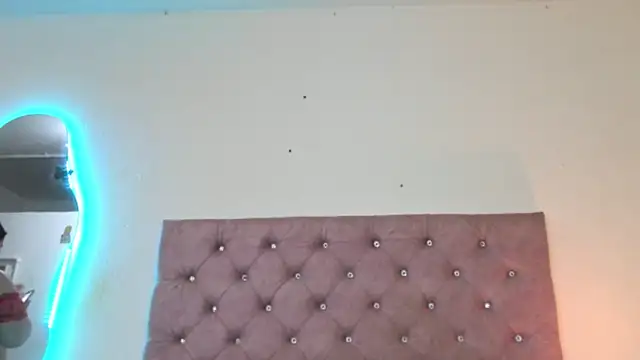 Snapshot of laurenlaine chatting on 06-17-26, 10:54 laurenlaine online show from 06-17-26, 10:54
