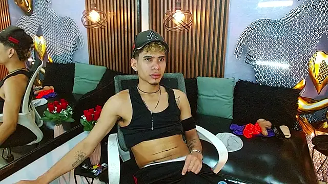 Snapshot of Skinny_cute_Alyer chatting on 06-10-26, 02:23 Skinny cute Alyer online show from 06-10-26, 02:23