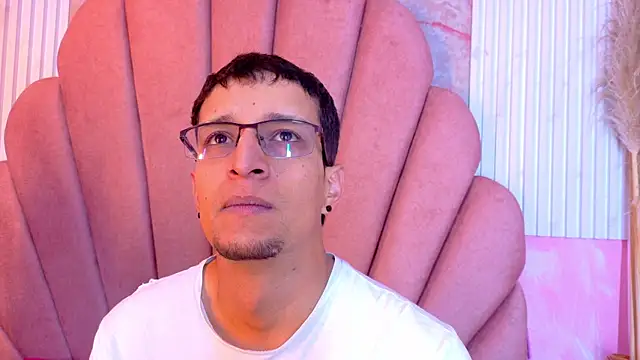 Snapshot of Madisson_Roos chatting on 07-17-26, 03:46 Madisson Roos online show from 07-17-26, 03:46