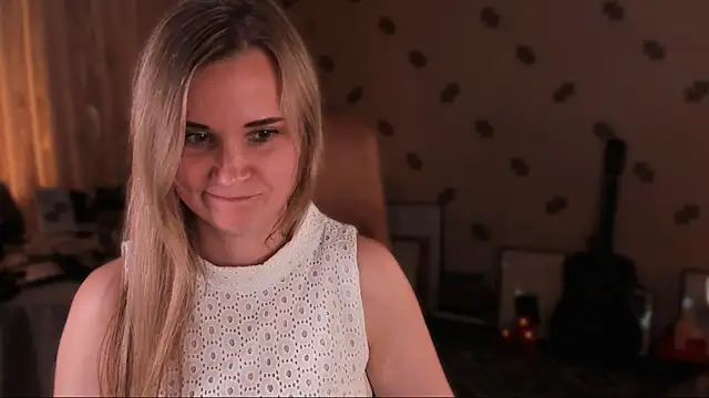Snapshot of MiaSparkes chatting on 06-03-26, 02:33 MiaSparkes online show from 06-03-26, 02:33