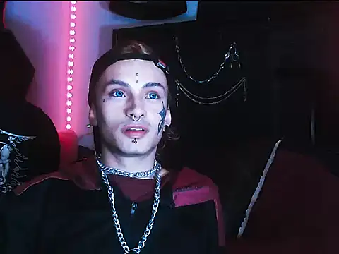 Snapshot of Apolosolardragon chatting on 04-10-26, 05:01 Apolosolardragon online show from 04-10-26, 05:01