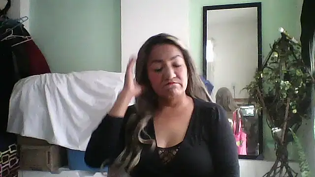 Snapshot of Mich76 chatting on 07-10-26, 07:49 Mich76 online show from 07-10-26, 07:49