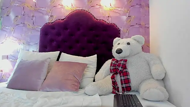 luna bloomm  online show from 05-15-26, 04:41