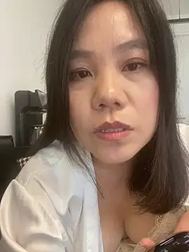 Snapshot of Feifei123521 chatting on 04-11-26, 11:53 Feifei123521 online show from 04-11-26, 11:53