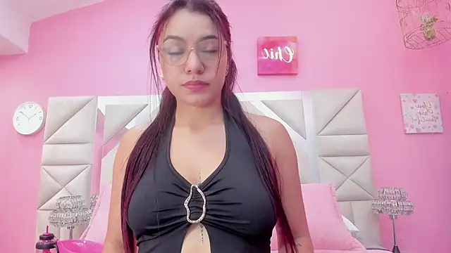 Snapshot of luna_hix chatting on 06-17-26, 12:40 luna hix online show from 06-17-26, 12:40