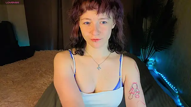 Snapshot of Ricki_Bloom chatting on 04-27-26, 01:14 Ricki Bloom online show from 04-27-26, 01:14