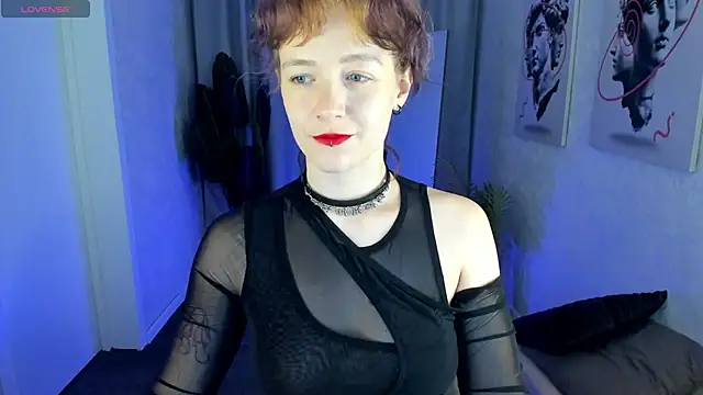Snapshot of Ricki_Bloom chatting on 05-10-26, 01:11 Ricki Bloom online show from 05-10-26, 01:11