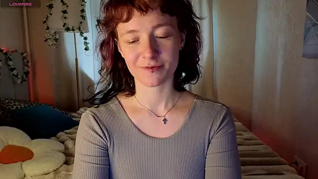 Snapshot of Ricki_Bloom chatting on 05-11-26, 09:26 Ricki Bloom online show from 05-11-26, 09:26