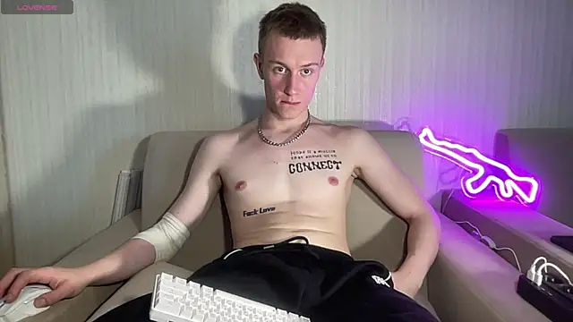 Snapshot of Travis_Gracile chatting on 06-15-26, 09:11 Travis Gracile online show from 06-15-26, 09:11