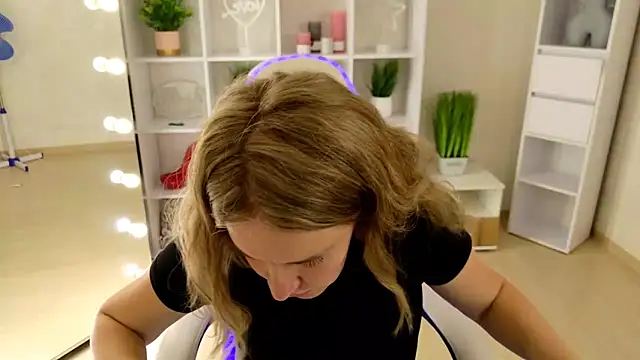 MollyLoll online show from 06-10-26, 06:23