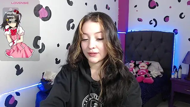 Snapshot of vero_doll12 chatting on 06-11-26, 01:53 vero doll12 online show from 06-11-26, 01:53