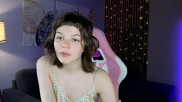 kira naughtly online show from 04-15-26, 02:13