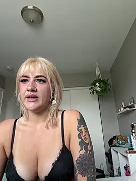 Snapshot of BettyBadNews chatting on 05-06-26, 04:01 BettyBadNews online show from 05-06-26, 04:01