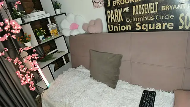 TwinkWhite online show from 05-31-26, 09:27