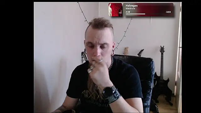 Snapshot of THatRandomMetalHead chatting on 06-12-26, 03:33 THatRandomMetalHead online show from 06-12-26, 03:33