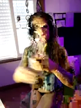 LauKiss online show from 04-11-26, 07:18