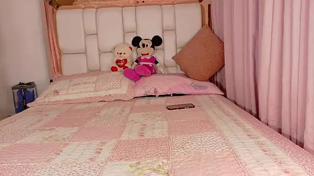 Snapshot of AmbarRossi chatting on 06-04-26, 11:05 AmbarRossi online show from 06-04-26, 11:05