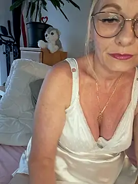 Snapshot of Blond_lady_czech chatting on 07-01-26, 05:45 Blond lady czech online show from 07-01-26, 05:45