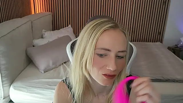 Ella Mysterie online show from 04-26-26, 08:45