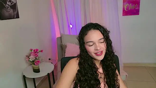 Snapshot of MaraVelvett chatting on 05-18-26, 05:41 MaraVelvett online show from 05-18-26, 05:41