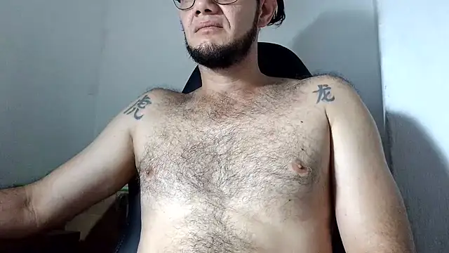 Snapshot of andrew_1520 chatting on 06-27-26, 05:18 andrew 1520 online show from 06-27-26, 05:18