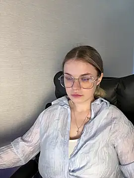 Snapshot of KimEvanss chatting on 07-19-26, 05:11 KimEvanss online show from 07-19-26, 05:11