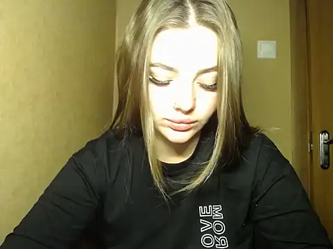 Snapshot of Lola77__ chatting on 07-30-26, 08:52 Lola77 online show from 07-30-26, 08:52