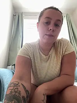 Snapshot of OliviaJadeXx chatting on 06-15-26, 11:01 OliviaJadeXx online show from 06-15-26, 11:01