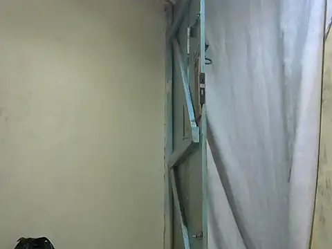 Snapshot of Rerpuss1 chatting on 04-14-26, 12:00 Rerpuss1 online show from 04-14-26, 12:00