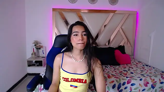 Miaa ferrari1 online show from 06-17-26, 11:56
