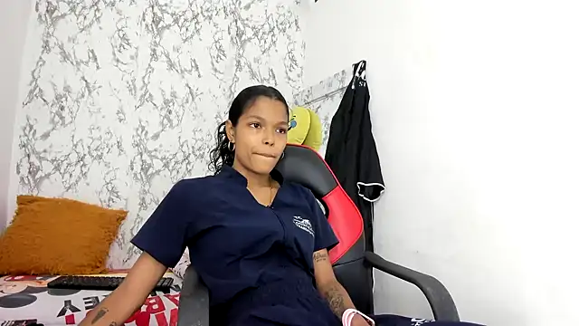 Snapshot of suriFoster chatting on 07-18-26, 05:50 suriFoster online show from 07-18-26, 05:50