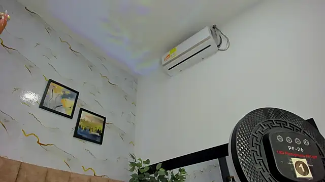 Snapshot of Candicewayne chatting on 06-11-26, 10:46 Candicewayne online show from 06-11-26, 10:46