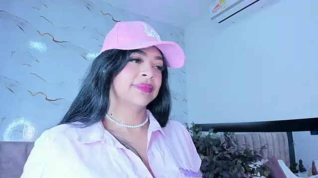 Snapshot of Candicewayne chatting on 06-18-26, 11:03 Candicewayne online show from 06-18-26, 11:03