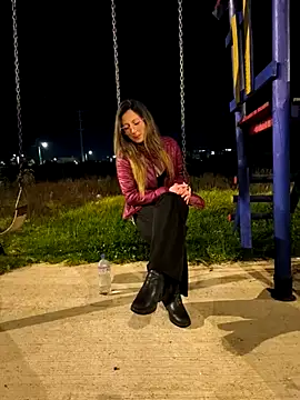 Snapshot of VALELUXX chatting on 07-02-26, 03:34 VALELUXX online show from 07-02-26, 03:34