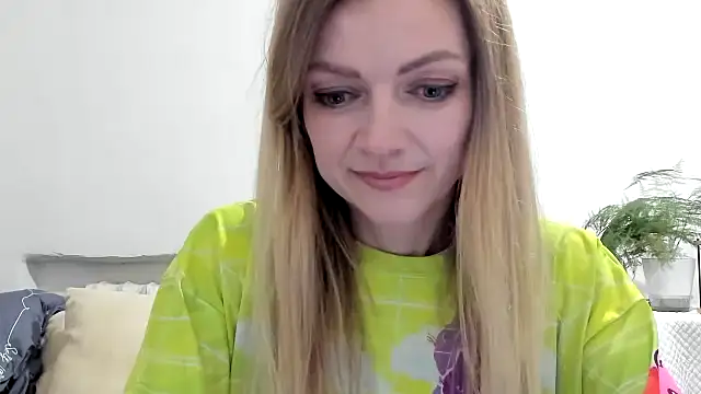 Snapshot of Severina7 chatting on 04-26-26, 05:21 Severina7 online show from 04-26-26, 05:21