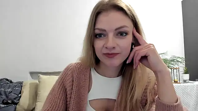 Snapshot of Severina7 chatting on 04-28-26, 08:14 Severina7 online show from 04-28-26, 08:14
