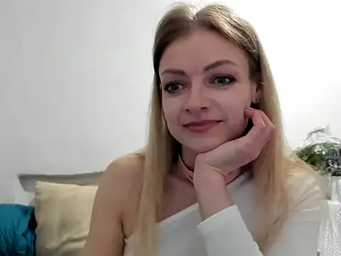 Snapshot of Severina7 chatting on 05-17-26, 06:04 Severina7 online show from 05-17-26, 06:04