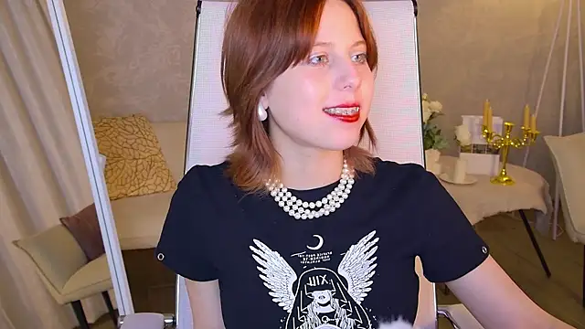 VivienneHebert online show from 05-19-26, 01:56